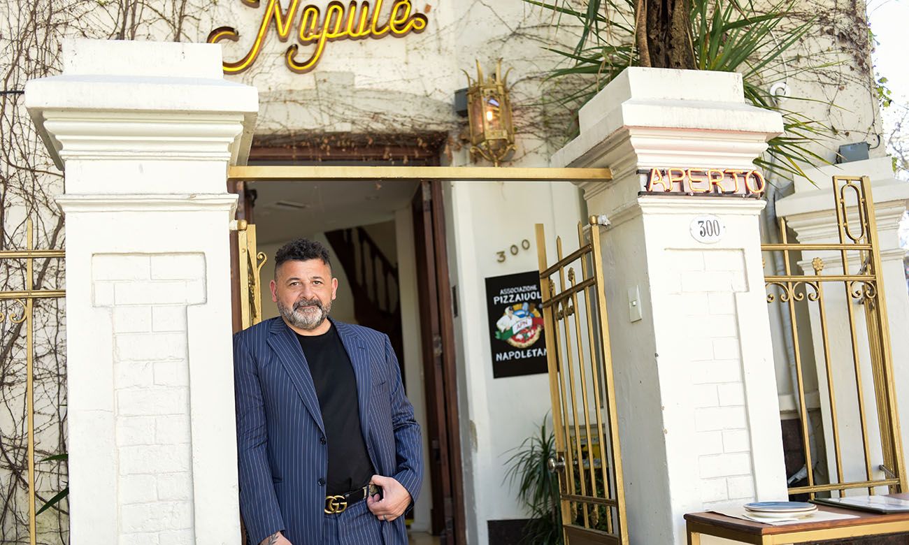 Restaurante Napule y su dueño  Victor Roque Montoya