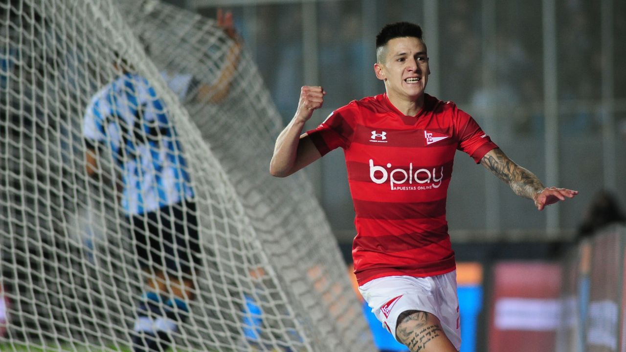 442  Estudiantes le amarg la noche a Racing sobre el final en la Liga  Profesional