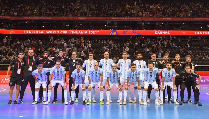 La selección argentina de futsal se quedó con la medalla de plata en el Mundial de Lituania. // NA