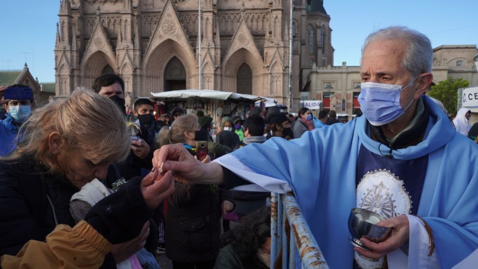 El cardenal Mario Poli ofició la misa que cerró la peregrinación a Luján.