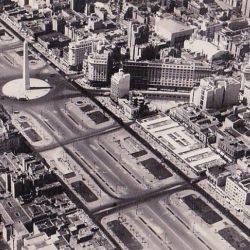 El 12 de octubre de 1937 se inauguró, en la ciudad de Buenos Aires, la Avenida 9 de Julio.
