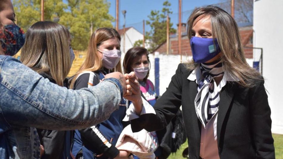 Malena Galmarini, inaugurando obras cloacales en Esteban Echeverría.