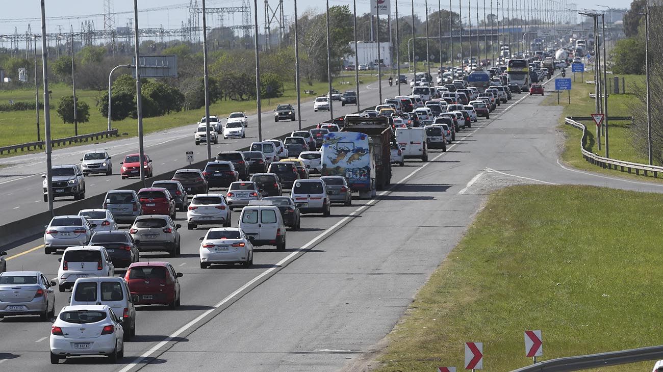 accesos colapsados en CABA, embotellamientos en ruta 2 y peajes