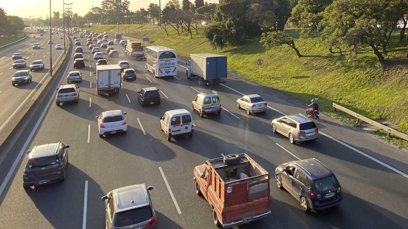 accesos colapsados en CABA, embotellamientos en ruta 2 y peajes