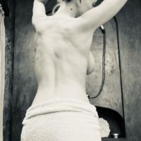 La China Suárez compartió una foto semi desnuda y calentó las redes sociales