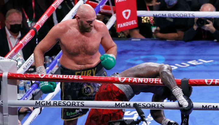 Tyson Fury noqueó a Deontay Wilder en 11º round en una pelea inolvidable. //AFP