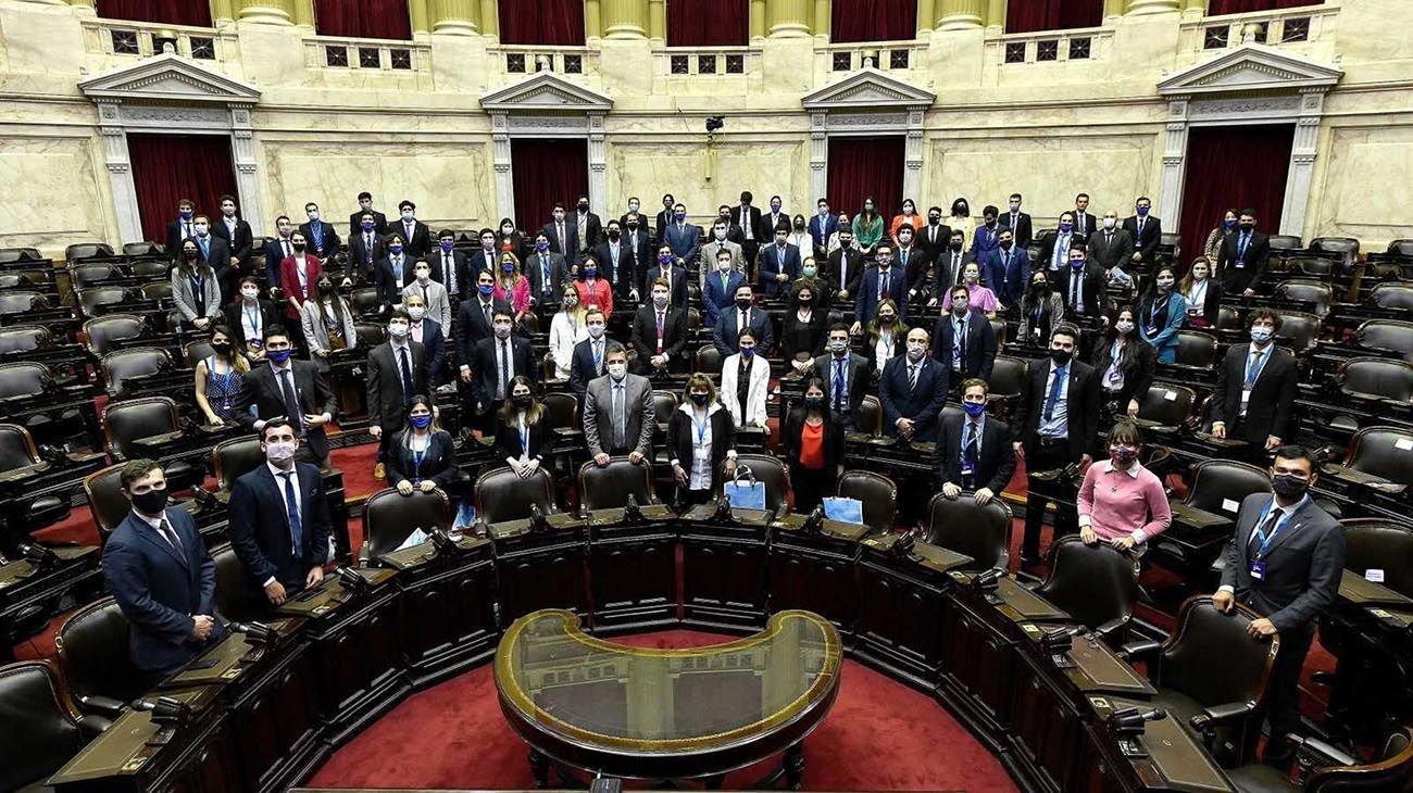 MASSA ESCUCHÓ EN EL CONGRESO A MÁS DE 90 JÓVENES ESTUDIANTES Y PROFESIONALES DE TODO EL PAÍS