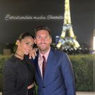 Antonela Roccuzzo, como una turista en París: paseó con sus hijos y mensaje para Messi