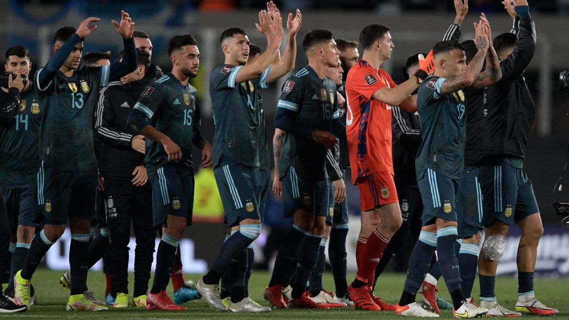 Argentina's players celebrate at the end of the South American qualification football match against Peru for the FIFA World Cup Qatar 2022, at the Monumental stadium in Buenos Aires, on October 14, 2021.