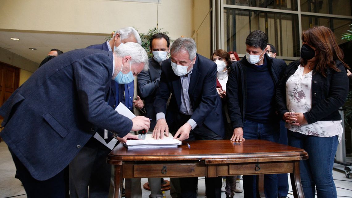 Chilean deputies sign a constitutional accusation against Chilean President Sebastián Piñera in Valparaíso, Chile, on October 13, 2021. 