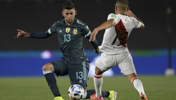 El VAR le negó el gol al Cuti Romero ante Perú. //AFP