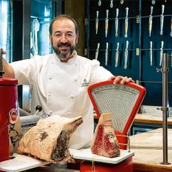 En el restaurante fueron pioneros de la carne dry aged. Quiere concientizar a la gente sobre cosas que hacen al producto y al ecosistema. | Foto:José Tolomei