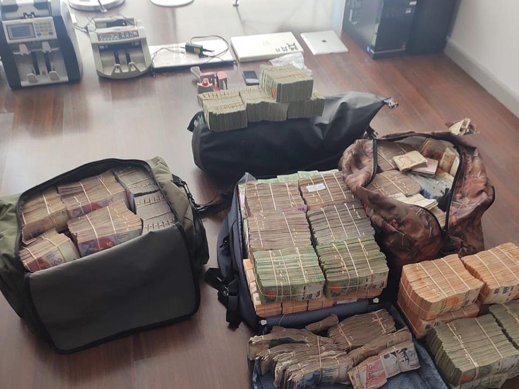 Cuantos Dolares Son Un Millon De Pesos Argentinos Megaoperativo contra el narcotráfico: bolsos con 34 millones de pesos,  2.500 municiones y un poderoso arsenal | Perfil