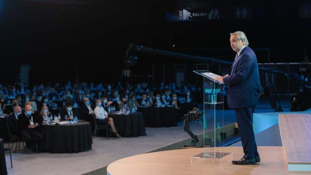 Alberto Fernández, anuncia el fin de la doble indemnización y su rechazo al cambio de sistema.