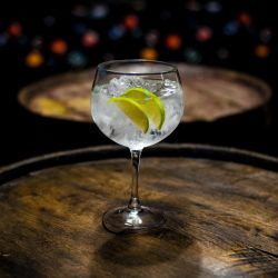 El gin tonic, un trago con historia y mucha popularidad.