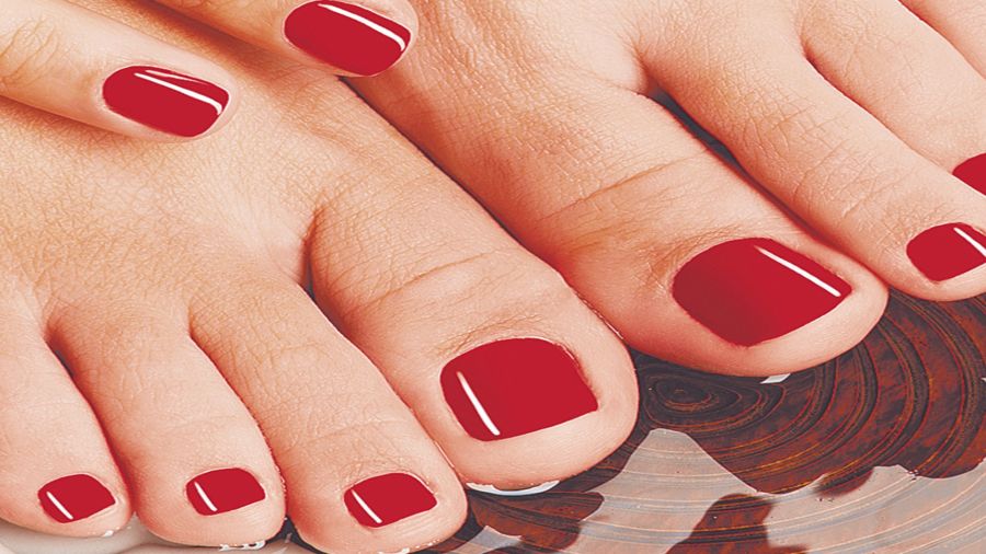 Los clásicos como el rojo siguen usándose para el esmaltado, pero también podés atreverte a los pasteles y los neón