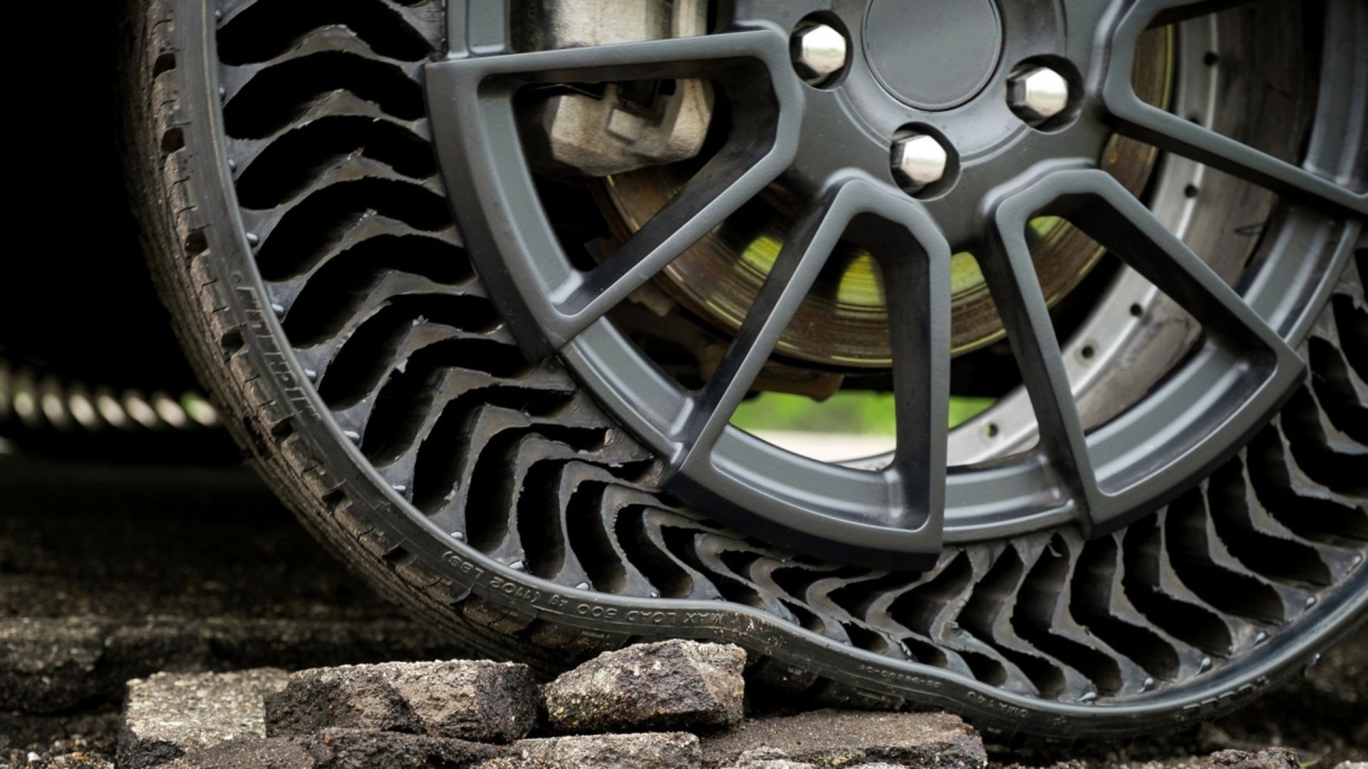 pone fecha a los neumáticos sin aire "antipinchaduras" | Parabrisas
