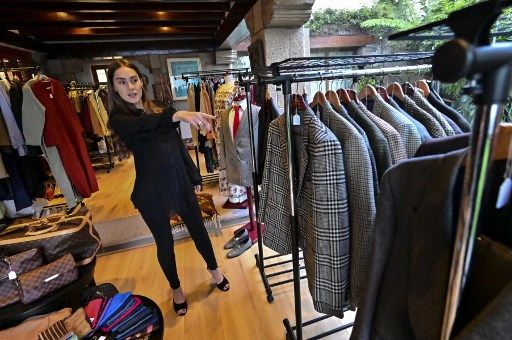 Emilia García Elizondo, nieta de Gabriel García Márquez selección la más de 400 prendas y accesorios de su abuelo que se subastarán.