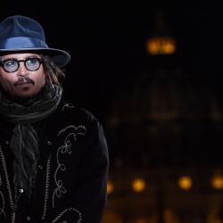 El actor estadounidense Johnny Depp llega para impartir una clase magistral en el Auditorium della Conciliazione de Roma dentro de la sección paralela "Alice nella citta" del 16º Festival de Cine de Roma. | Foto:Tiziana Fabi / AFP