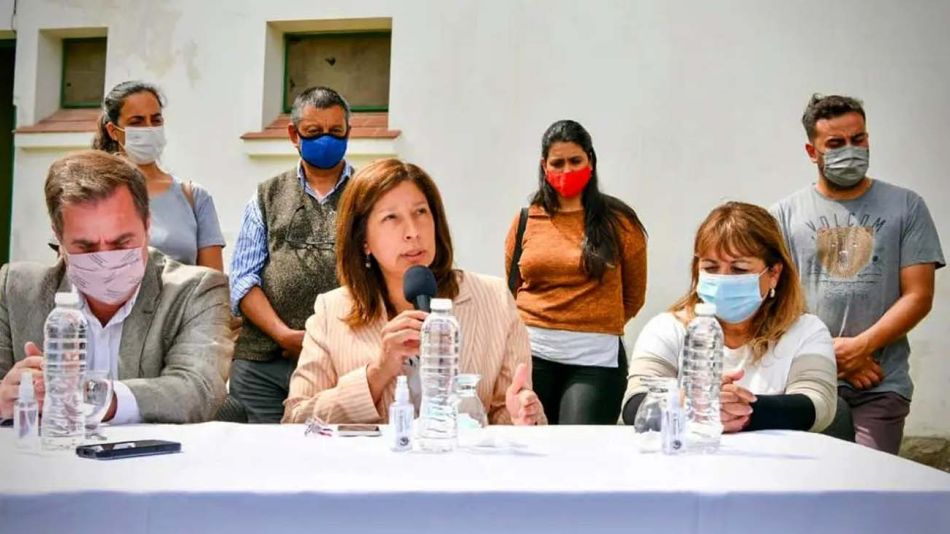 Gobernadora Arabela Carreras-20211020