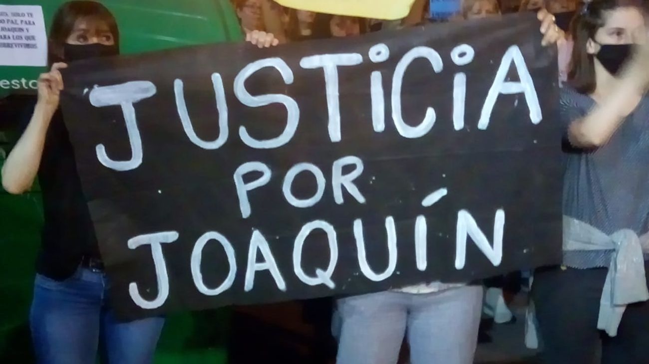 Vecinos del barrio de Arroyito se manifestaron producto del violento asesinato de Joaquín Pérez