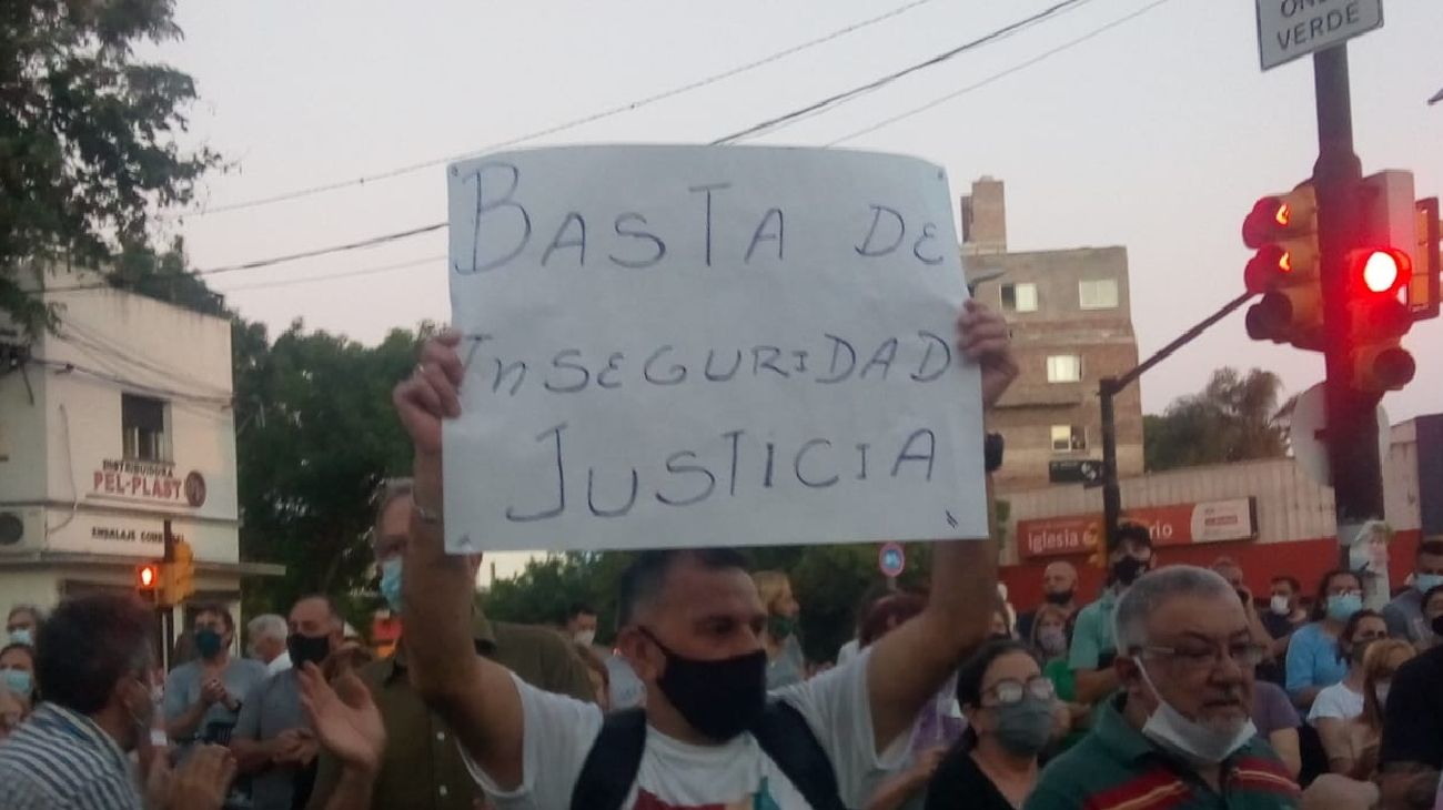 Vecinos del barrio de Arroyito se manifestaron producto del violento asesinato de Joaquín Pérez