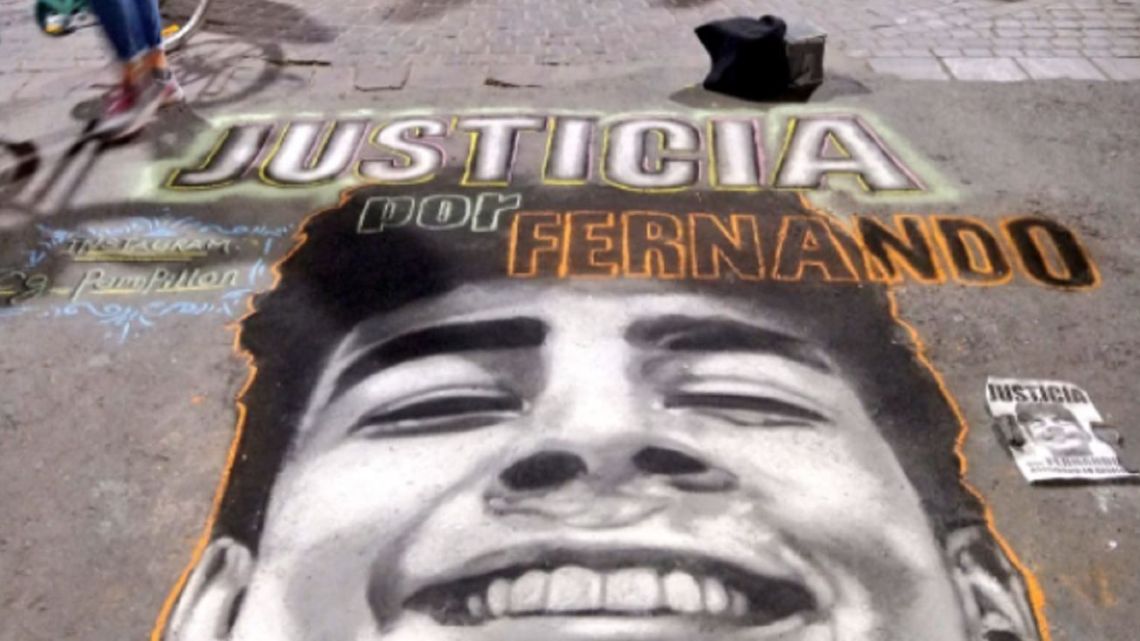 Street graffiti demanding justice for Fernando Báez Sosa, created during a march to mark the first anniversary of his death.