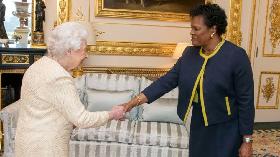 barbados reina isabel dame sandra mason