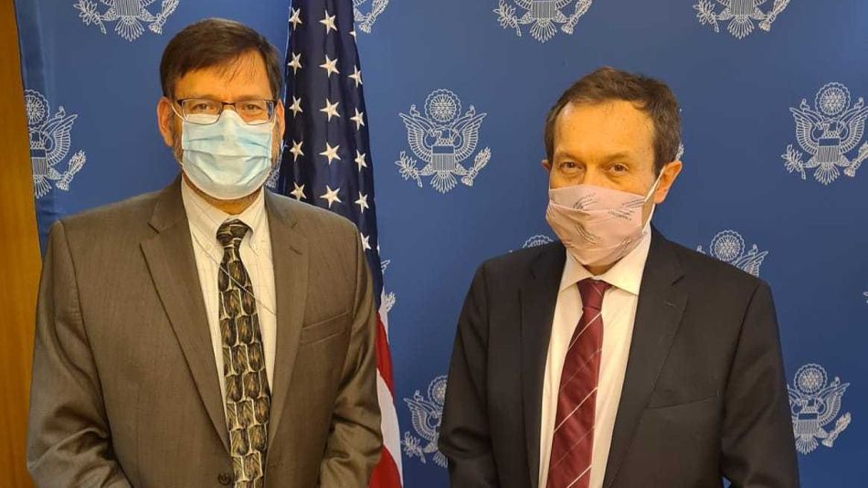 Gustavo Beliz, junto al enviado especial adjunto del presidente Biden para el Clima, Jonathan Pershing.