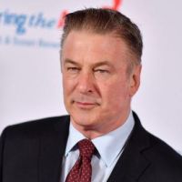 Alec Baldwin disparó un arma de utilería en un rodaje y mató a una persona