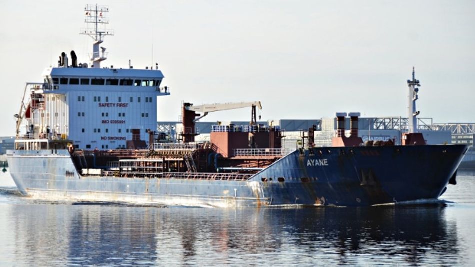 El buque tanque Ayane, donde un marinero asesinó al capitán y al primer oficial frente a Punta Lara.