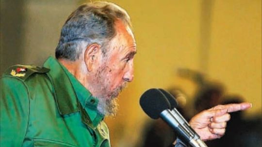 El 24 de febrero de 2008 Fidel Castro renunció a la presidencia de Cuba tras 32 años en el poder
