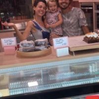 Una fanática atacó el local de la pareja de Benjamín Rojas
