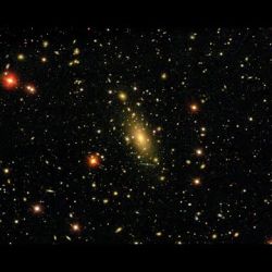 El 27 de Octubre de 1990 se descubrió una nueva galaxia 60 veces mayor que la Vía Láctea.