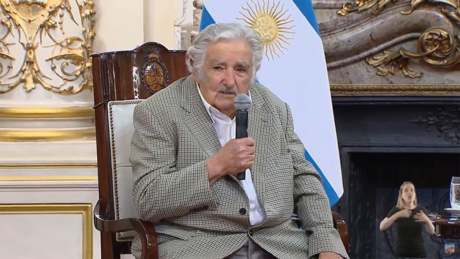 El presidente otorga condecoración del Collar de la Orden del Libertador San Martín a José Mujica 20211027