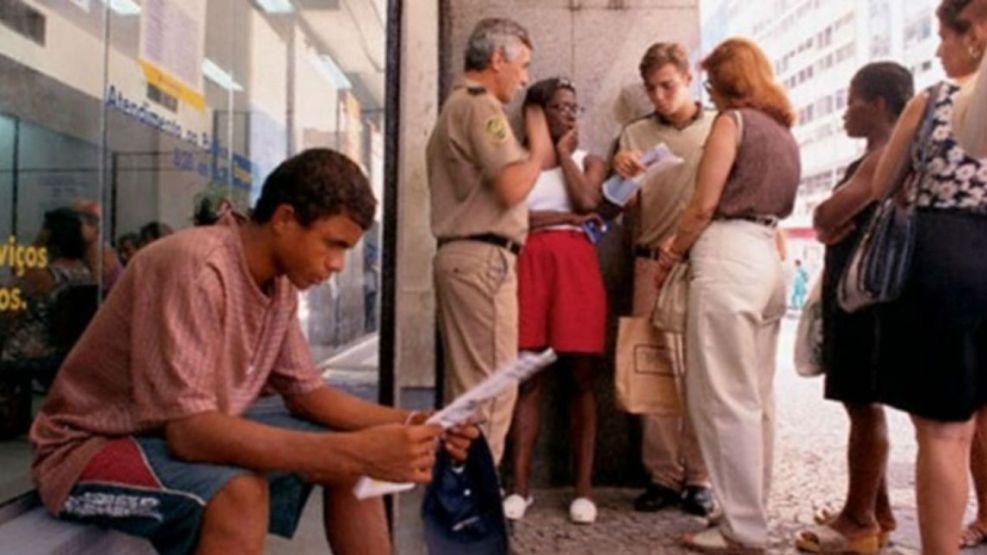 Baja el desempleo en Brasil