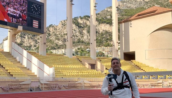 Momo Benavides en el estadio del Mónaco