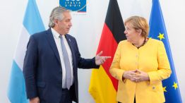Alberto Fernández junto a Ángela Merkel en el G20 (30 de octubre de 2021)