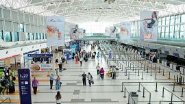 El Aeropuerto Internacional de Ezeiza ya no tiene máquinas para envolver equipajes