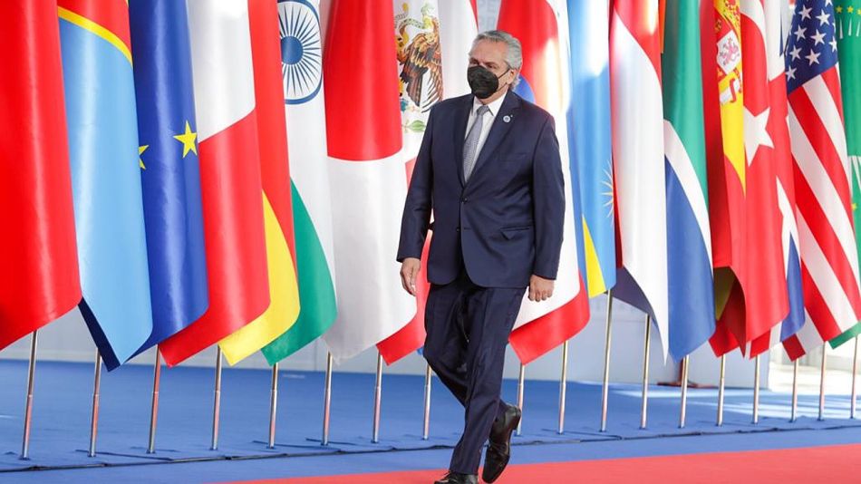 El presidente Alberto Fernández, en la presentación de los mandatarios del G20 en Roma.