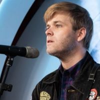 Benjamín Amadeo anunció que será papá en pleno show