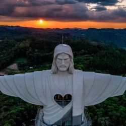 Vista de la estatua del Cristo Protector en construcción en Encantado, estado de Rio Grande do Sul, Brasil. - La estatua será más grande que el Cristo Redentor de Río de Janeiro y la tercera más grande del mundo. | Foto:SILVIO AVILA / AFP