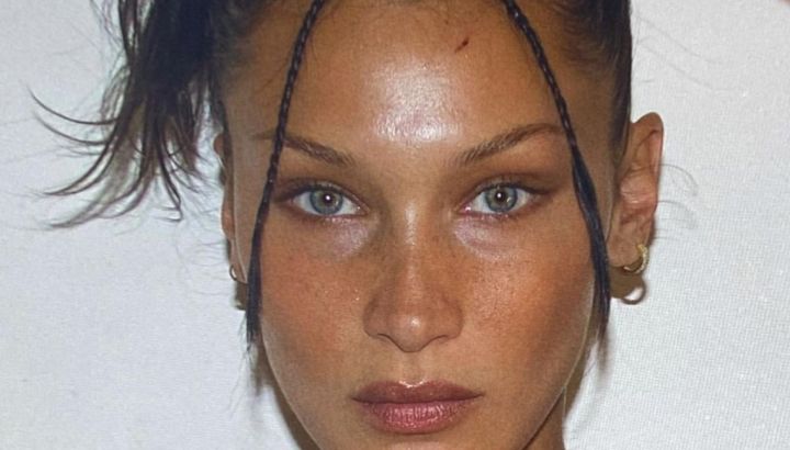 El look con jeans oversized de Bella Hadid que podés recrear