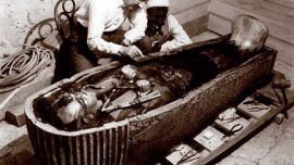 En el interior de la tumba KV62 se encontraba la momia intacta del legendario faraón egipcio.