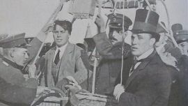 Jorge Newbery, tras lograr el récord sudamericano de altura en globo.