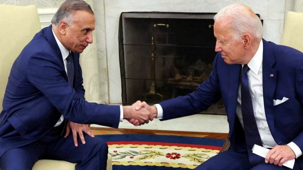 El premier iraquí Mustafá al Kazimi, con Joe Biden en la Casa Blanca en julio de este año.