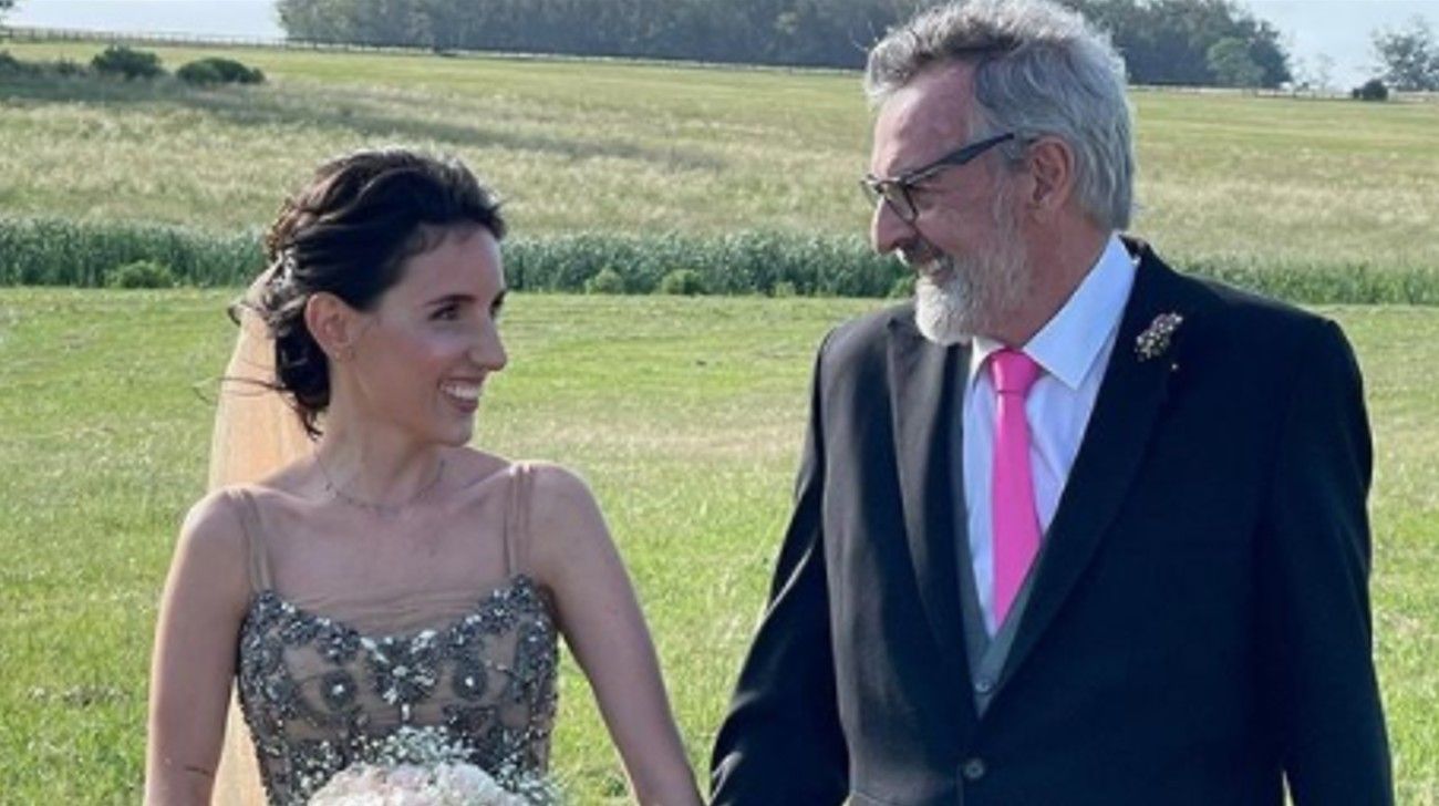 Escribe email Punto de partida juntos Se casó la hija de Benito Fernández: todos los detalles del vestido que le  diseñó su papá | Caras