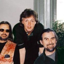 El 12 de noviembre de 2001 se reunieron en Nueva York por última vez los tres ex-Beatles 