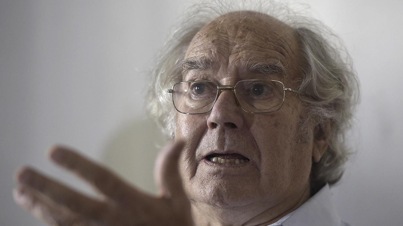 Adolfo Pérez Esquivel, activista, escultor y pintor argentino Premio Nobel de la Paz en 1980, destacado como defensor de los derechos humanos 