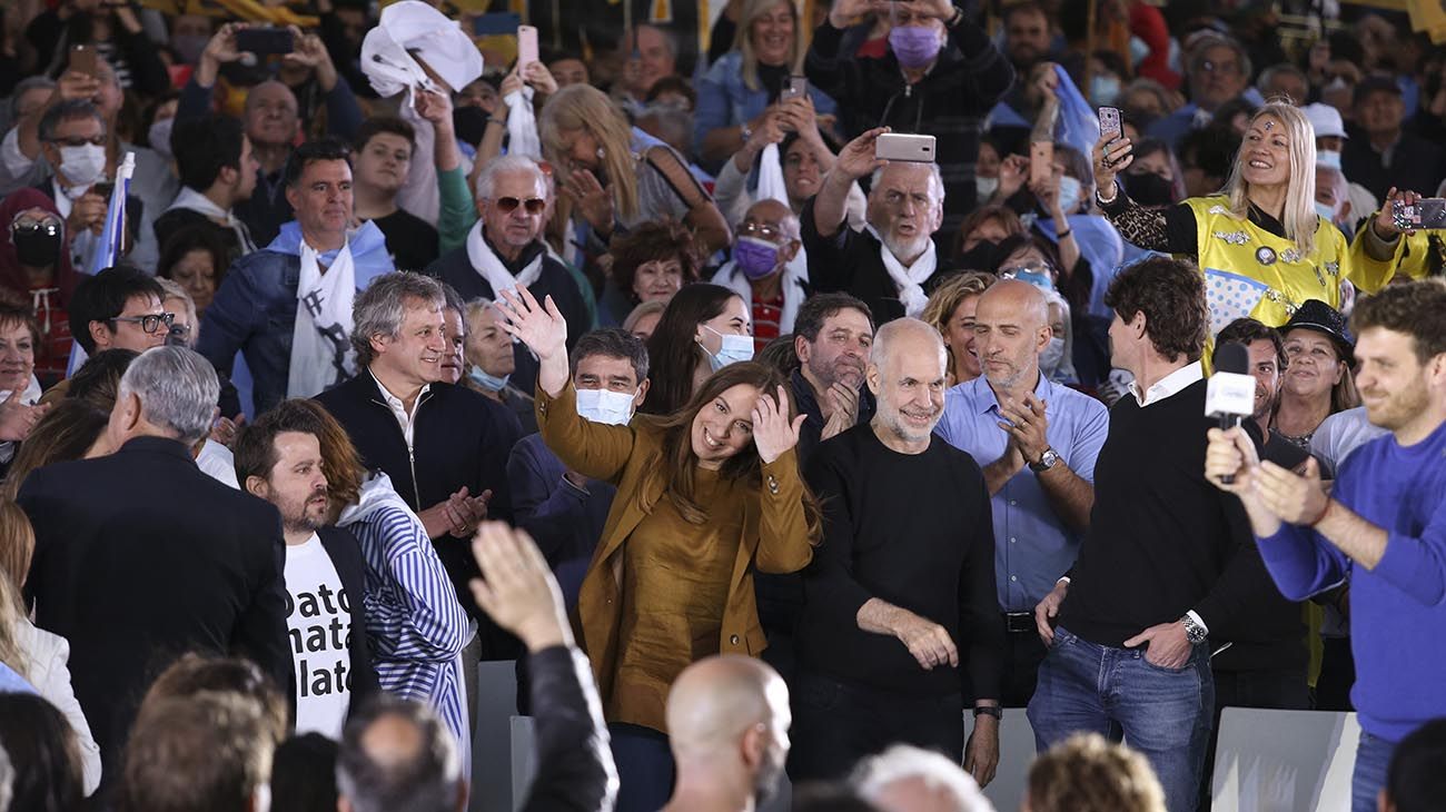 La candidata a diputada nacional de Juntos por el Cambio María Eugenia Vidal, acompañada por Horacio Rodríguez Larreta, encabeza esta tarde en la Plaza Naciones Unidas su acto de cierre de campaña de cara a las elecciones del próximo domingo.